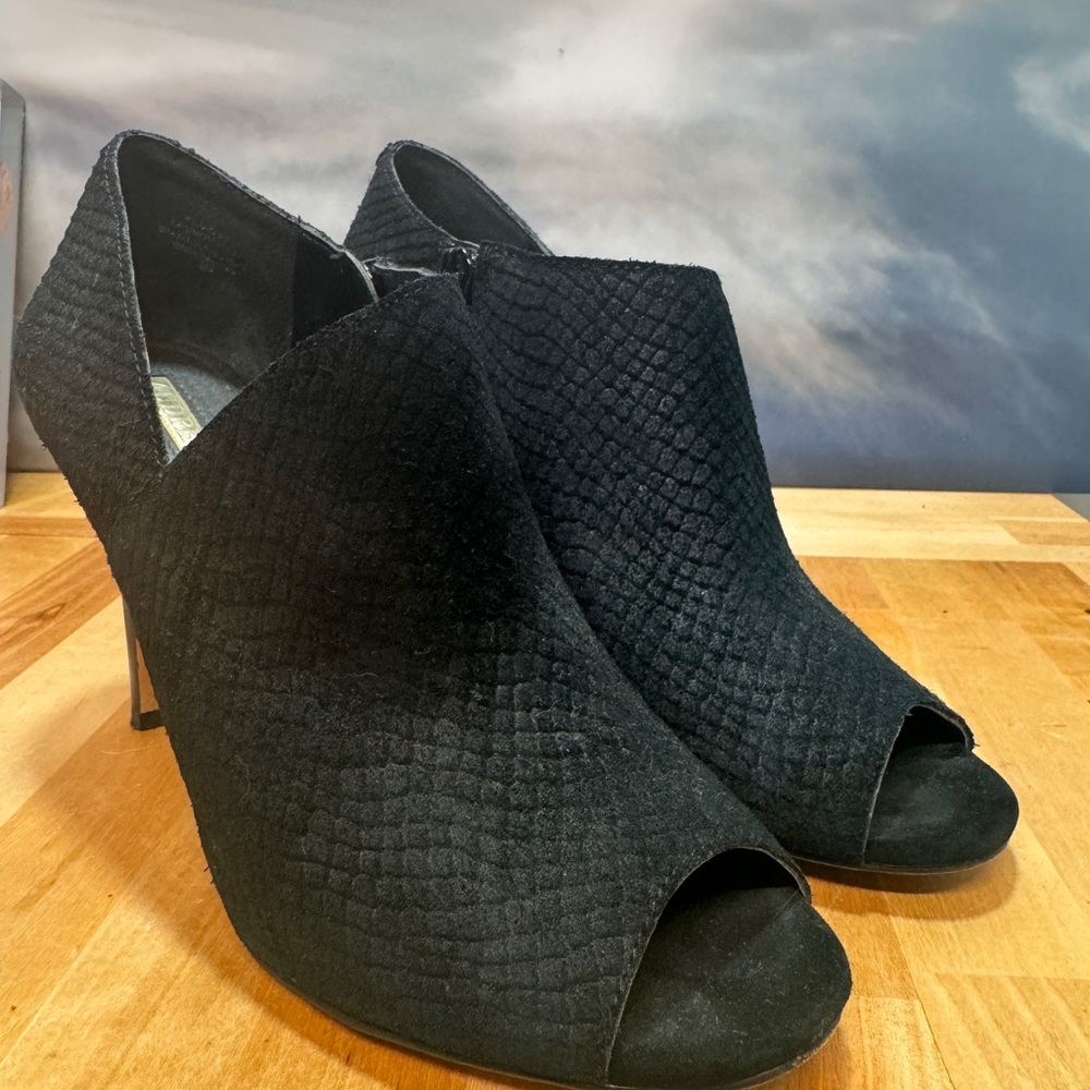 Audrey Brooke Black Peep-Toe Heels size 8 used - Picture 4 of 6